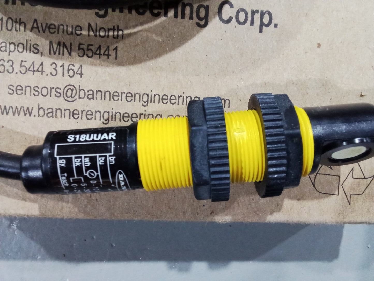 Banner Engineering S18UUAR Ultrasonic Proximity Sensor 10-30VDC Analog Output