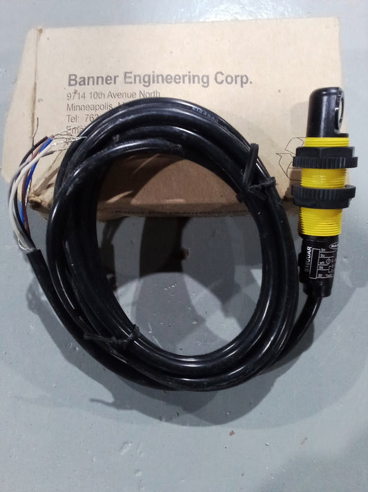 Banner Engineering S18UUAR Ultrasonic Proximity Sensor 10-30VDC Analog Output