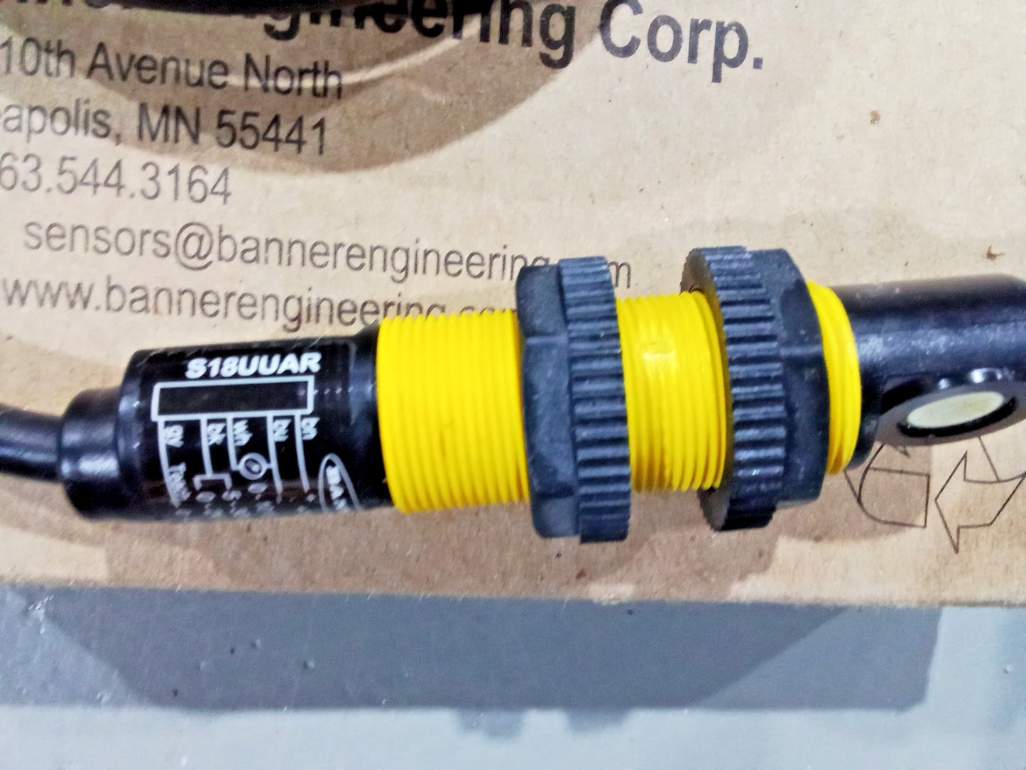 Banner Engineering S18UUAR Ultrasonic Proximity Sensor 10-30VDC Analog Output